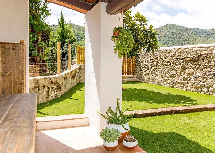El Molino De Besalu Casa Con Jardin